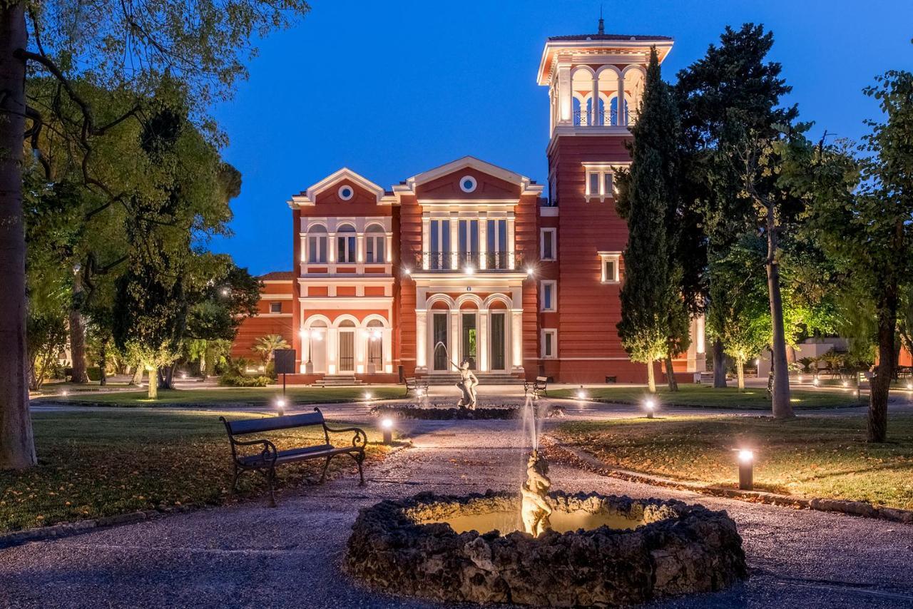 Mercure Villa Romanazzi Carducci Bari Bagian luar foto